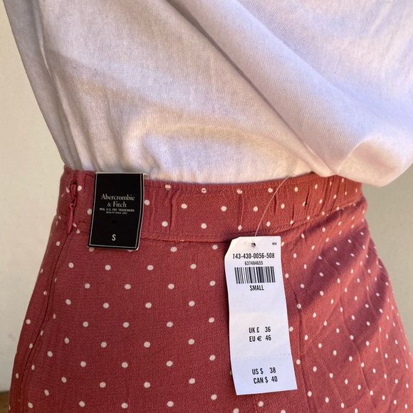 NWT Polka Dot Skirt with Buttons - Picture 5 of 5